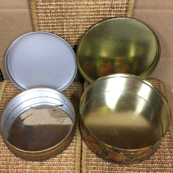 Two (2) Vintage Tins for cookies, candy, sewing, buttons, hair accessories, etc. - Picture 3 of 5